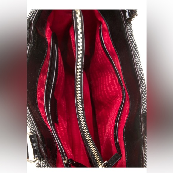 Kate Spade New York black & white knit shoulder bag/handbag. - Picture 4 of 5